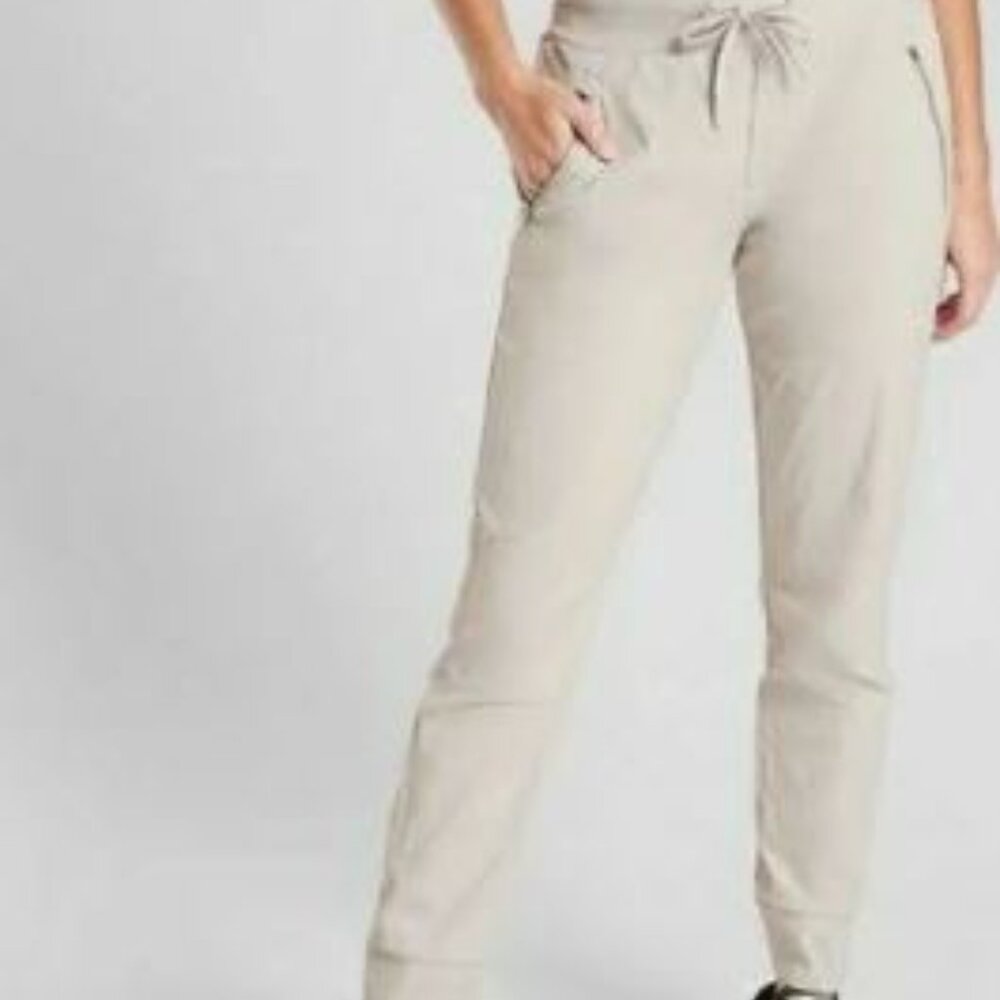 Athleta Trekkie Jogger pants with zippered pockets